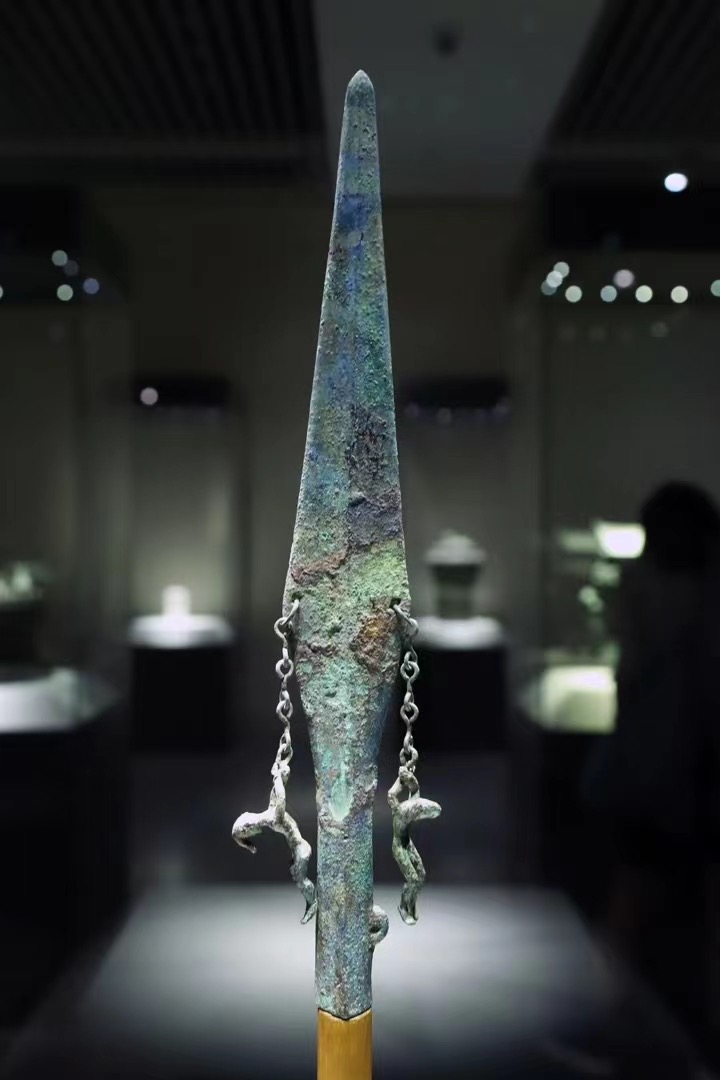 青铜器 — Bronze object